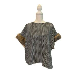 Tashon Top Tunic Poncho OSM Black White Chevron Print Faux Fur Cuffs a24